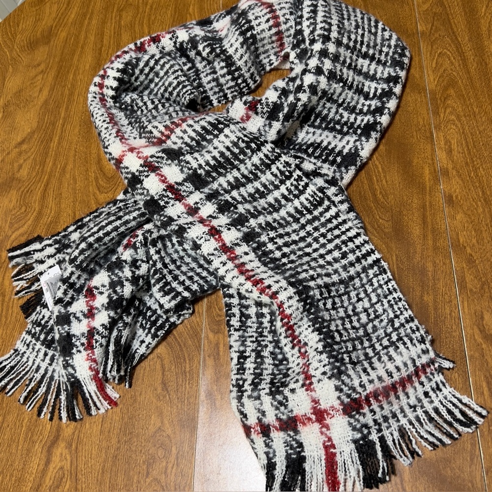 YOURS Women’s Ultra Soft Houndstooth Style Classic Plaid large Wrap Scarf NWT